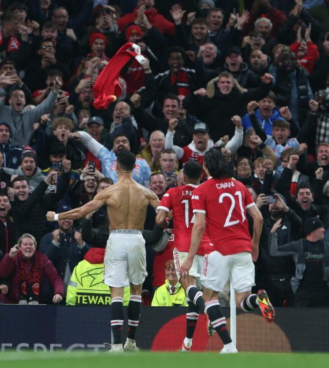 1632969151569058824.jpg Cristiano-Ronaldo-takes-his-shirt-off-to-celebrate-the-winner-915x1024.jpg